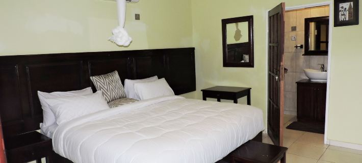 Café Zambezi House of Africa - Hostel Hotels in Livingstone