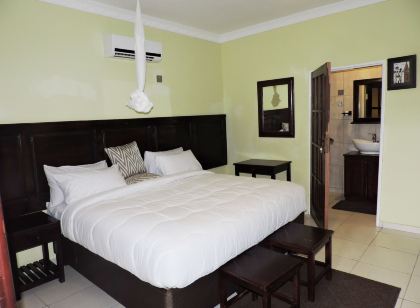 Café Zambezi House of Africa - Hostel