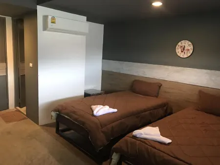 Takuapa Station Hotel Отели в г. Такуа Па