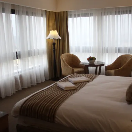 Saray Hotel Отели рядом с достопримечательностью «Улица Rainbow Street»