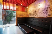 Sinq Party Hotel - No Male Stags Allowed
