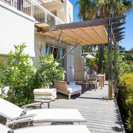 Compass House Boutique Hotel - Adults Only Отели рядом с достопримечательностью «Бантри-Бэй»