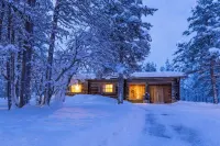 Kuukkeli Log Houses Aurora Resort Hôtels à : 