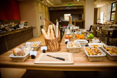 Ibis Astana Отели рядом с достопримечательностью «Монумент "Казахский народ"»