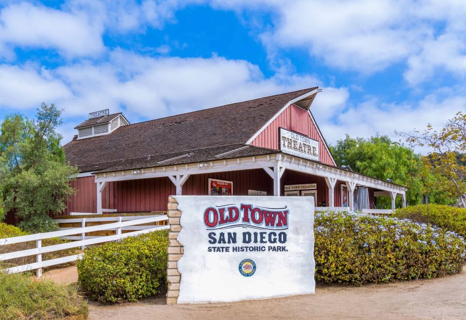 킹스 인 샌디에이고 외관