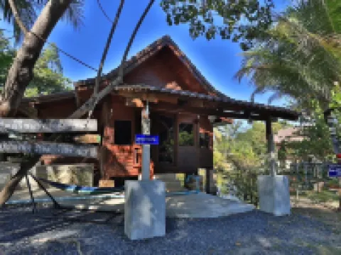 โฮมสไตล์ รีสอร์ท โรงแรมในอำเภอ ชำนิ