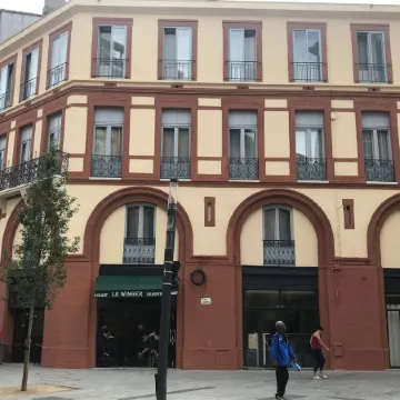 Hôtel des Ambassadeurs Отели рядом с достопримечательностью «Космический городок»