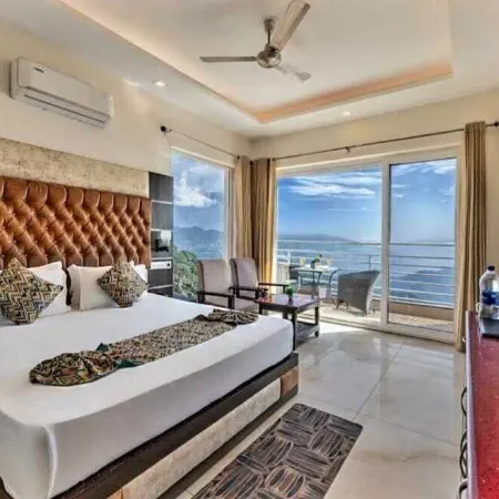 Wood Stock Kasauli - Rooms & Cottages - Panoramic View & Balcony Rooms