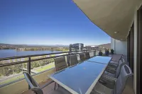 BreakFree Capital Tower Canberra Hotels in Campbell