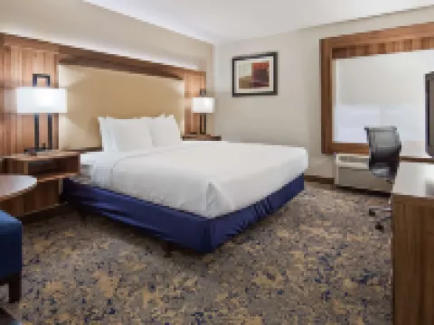 堪薩斯城機場KCI東貝斯特韋斯特優質酒店 梅酒店