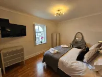 Lakeview Court Southport