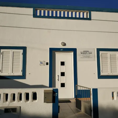 Sleep & Go Faro Airport Guest House