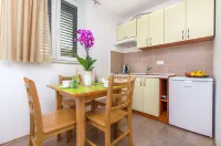 Apartments Mira Hotels in Omis
