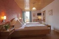 Landgasthof zur Burg Hotels in Löffingen