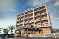 Sierra Palms Resort Hotels near Resevoir