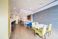 TownePlace Suites Brantford and Conference Centre - breakfast