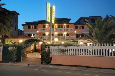 Del Prado Hotels near Spiaggia La Fortezza