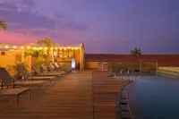 Quest Hotel Simpang Lima - Semarang by Aston - Pools