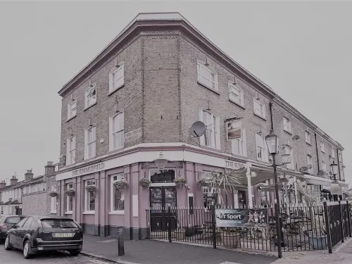 Summerfield Pub & Boutique Rooms Hotels in Bromley