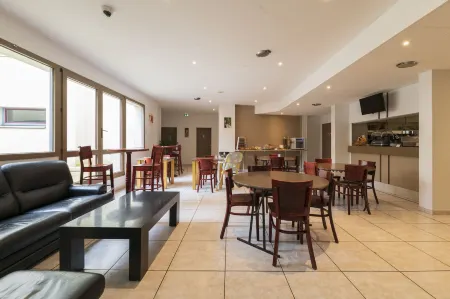 Cerise Nantes la Beaujoire Отели рядом с достопримечательностью «Le port aux cerises»