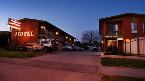 Ploughmans Motor Inn in Horsham