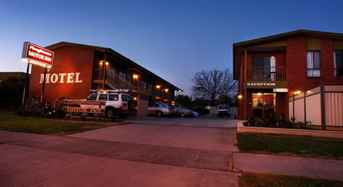 Ploughmans Motor Inn