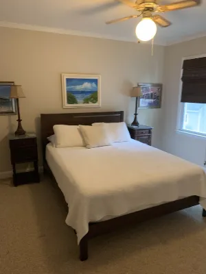 3 Bedroom Cottage w/Hot Tub- 4 miles to Beach, 4 miles to Downtown and 1 to UNCW Hotels near University of North Carolina Wilmington