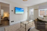 11 Friernhay Court