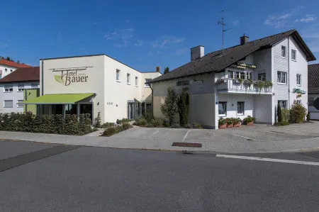 Hotel Bauer Garni Отели в г. Ингольштадт