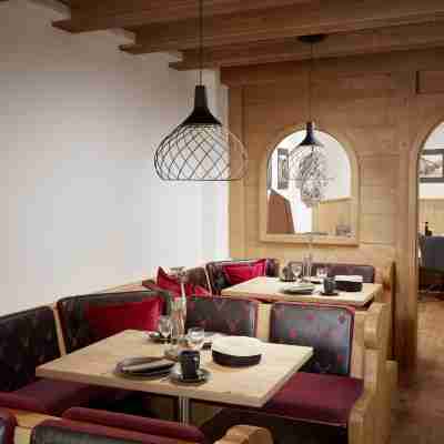 Maximilian Appartements Dining/Meeting Rooms