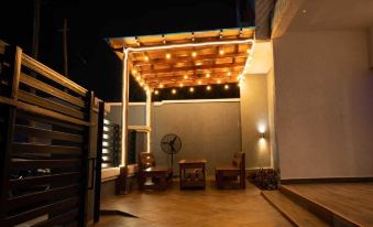 Js Way Apartments and Executive Hotel