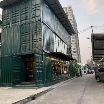 My cocoon Hostel Chaeng Watthana Отели рядом с достопримечательностью «Ват Чолапратан»