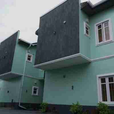 House 12 Studios & Suites Hotel Exterior