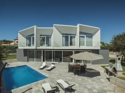 Villa in Li Njan with Pool Near the Beach