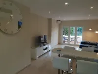 ApartmentSleeps4-Pool-BBQ-Garden-AC