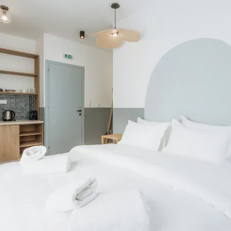 Canvas Color Your Stay