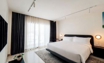 The StandardX, Bangkok Phra Arthit