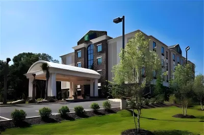 Holiday Inn Express & Suites Atlanta Southwest-Fairburn فنادق في Fairburn
