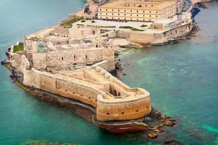 Calafatari B&B Отели рядом с достопримечательностью «Piccolo Teatro dei Pupi»