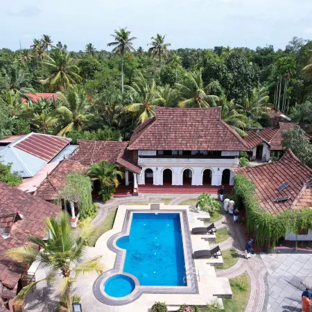 Kumarakom Tharavadu - Heritage Hotel