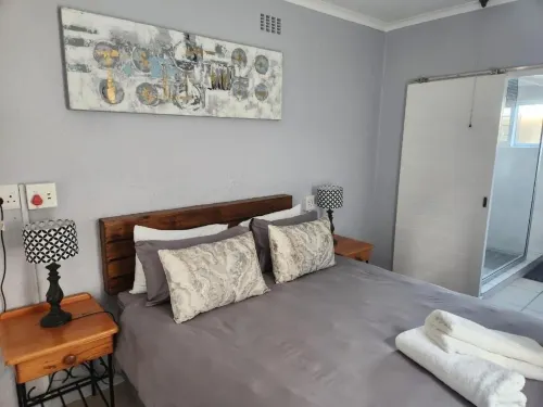 25 ON Main Struisbaai