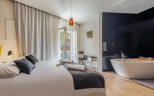 Luxury Rooms in Old Town by Belmont Realty - Bed and Breakfasts