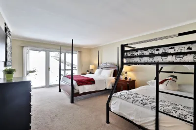 The Birch Ridge: Family Room #6 - Queen/Bunkbed Suite in Killington, Vermont 1 Bedroom Hotel Room