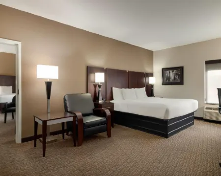La Quinta Inn & Suites by Wyndham Memphis Wolfchase メンフィスのホテル