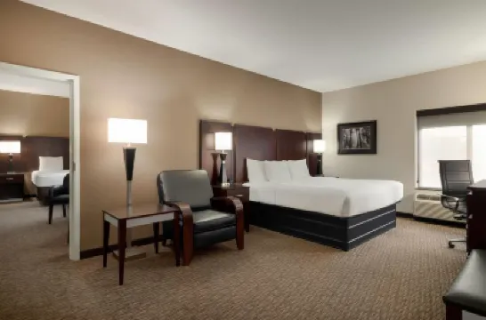 La Quinta Inn & Suites by Wyndham Memphis Wolfchase Hotels near Cordova