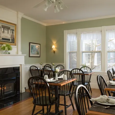 Brass Lantern Inn