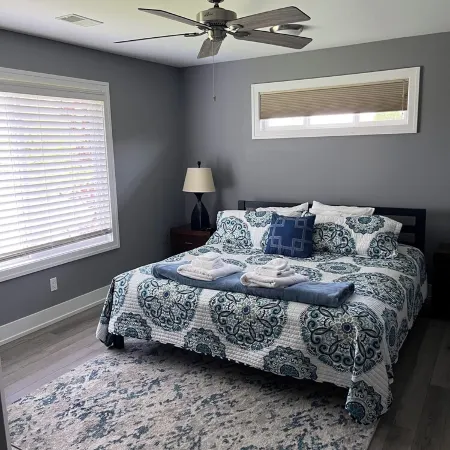 Charming 2-bedroom condo in nice Douglas with Pool
