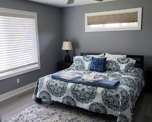Charming 2-bedroom condo in nice Douglas with Pool Hotels in Douglas