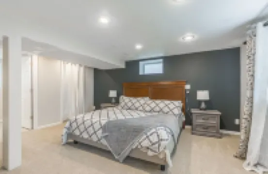 Charming & Affordable 3-bedroom house with WiFi in tranquil Overland Park