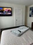 Charming 2-bedroom house in serene Easton with WiFi, AC Société d’Honneur Plaza 주변 호텔